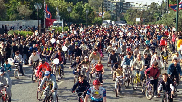 Στις γειτονιές της Αθήνας με ποδήλατο