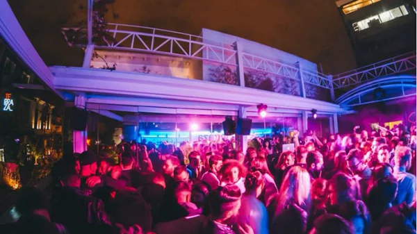 Μαύρα γυαλιά και party μέχρι το πρωί στο «Terraza»