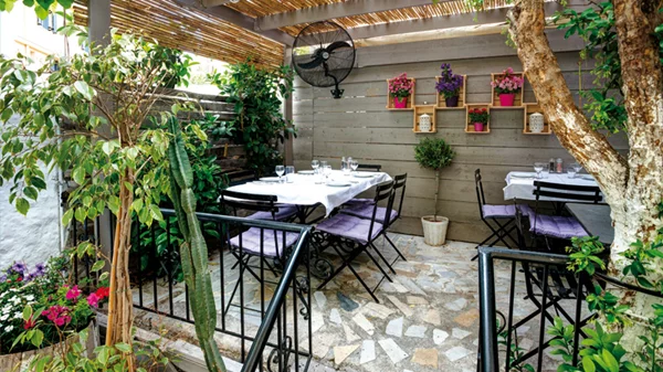 Νοσταλγικό τριπάκι στο Κουκάκι