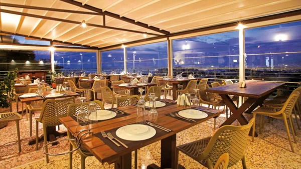 Γεύση και υπέροχη θέα ψηλά ψηλά στον Υμηττό