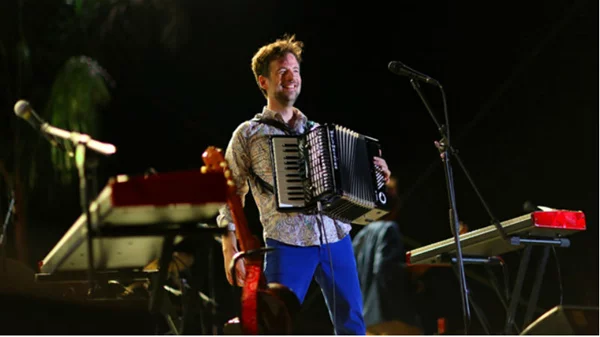 Άρχισε το καλοκαίρι του Κωστή Μαραβέγια