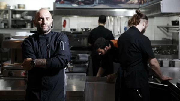 Ο Δημήτρης Κατριβέσης βάζει στα τάκος σοκολάτα  