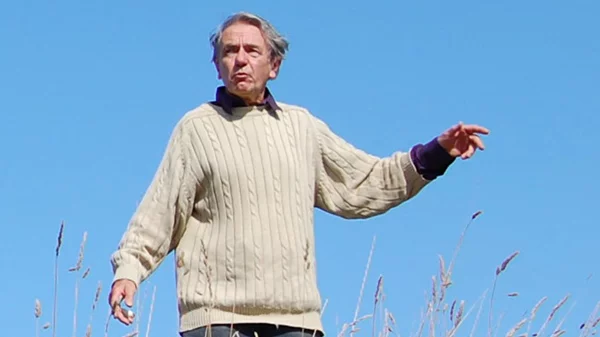 O Jacques Rancière μιλά για τη δημοκρατία σε ένα κόσμο που αλλάζει και συναντά ανθρώπους των κινημάτων 