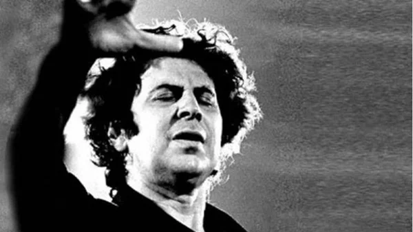 Σαράντα χιλιάδες φωνές για τον Μίκη!