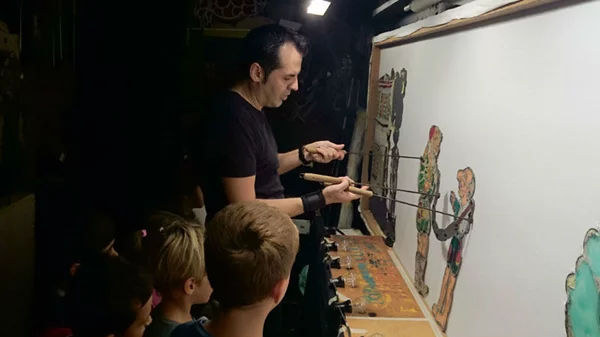 Ο Καραγκιόζης πάει θάλασσα