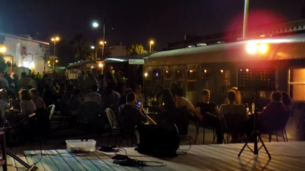 Το Τρένο στο Ρουφ μας έκανε ένα βραδινό τουρ στην τέχνη (pics)