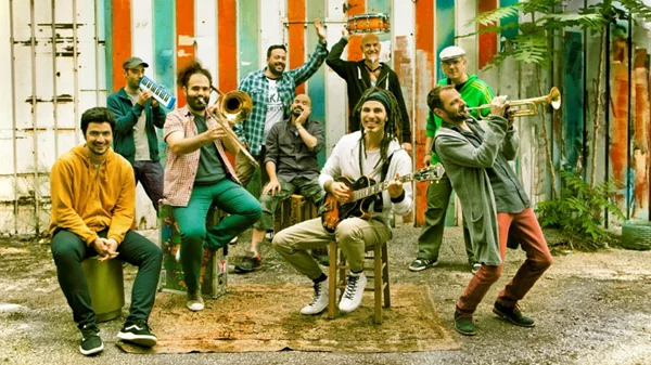 Ξέφρενο beach party με τους Locomondo