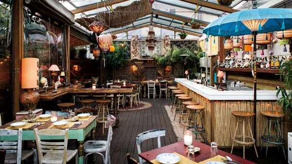 «Buba»: Στην αυλή ενός bistrot exotique η ζωή είναι ωραία