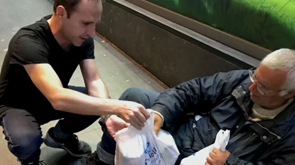 «Αποστολή» στους άστεγους της Αθήνας