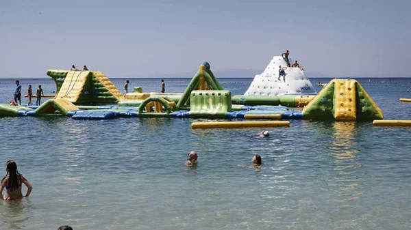 Βουτιές στις οργανωμένες παραλίες της Αττικής