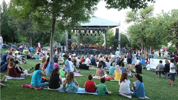 Ξανά στον Κήπο του Μεγάρου