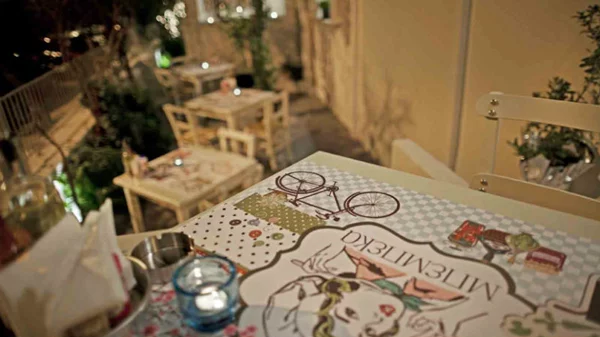 Καλοκαίρι στην αυλή της «Μπεμπέκας»