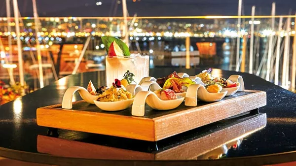 «Varoulko Seaside» & «Mary Pickford» με φόντο τα κατάρτια 