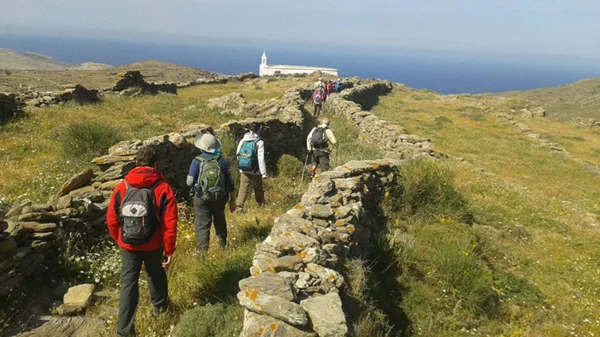 Πεζοπορική και όχι μόνο γνωριμία με τη Σίκινο