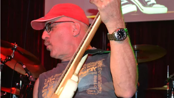 Johnny Vavouras σε unplugged εμφάνιση