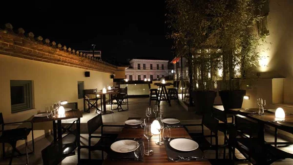 Δείπνο τετ-α-τετ με την Ακρόπολη στο «Επτά 7»