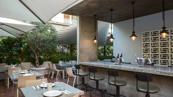 Ένας αιώνας ελληνικών γεύσεων στο «1920» του Θανάση Βασίλαινα