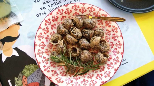 Απόσταγμα κρητικής γεύσης από το σαφάρι των Χρυσών Σκούφων στην Ελούντα