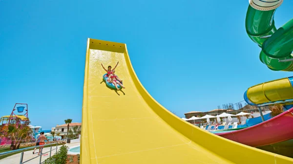 Το Riviera Olympia Mega Resort μόλις απέκτησε ένα εντυπωσιακό Aqua Park
