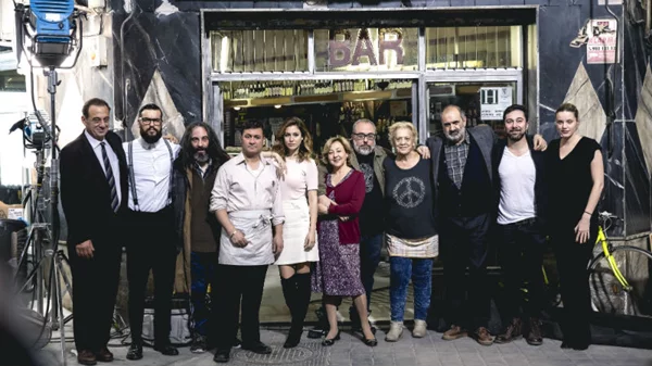 Δείτε τις αποκλειστικές φωτογραφίες από τα γυρίσματα του «Μπαρ»