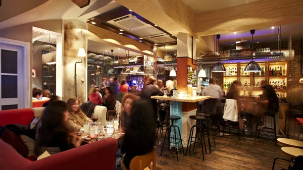 Swing-άτα γενέθλια στο «9Βήτα Home Bar»