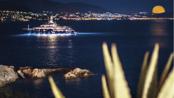 Πυροτεχνήματα και «Despacito» για το νέο compilation του «Island»