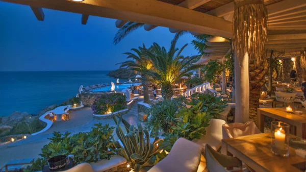 Αυτά είναι τα πιο κομψά beach resto των Κυκλάδων