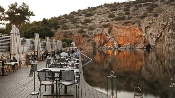 Η λίμνη των (μυσταγωγικών) δείπνων