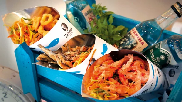 Όταν το ψαράκι έρχεται στο χωνάκι 