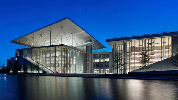 Εορταστική Βαβέλ στο Νιάρχος