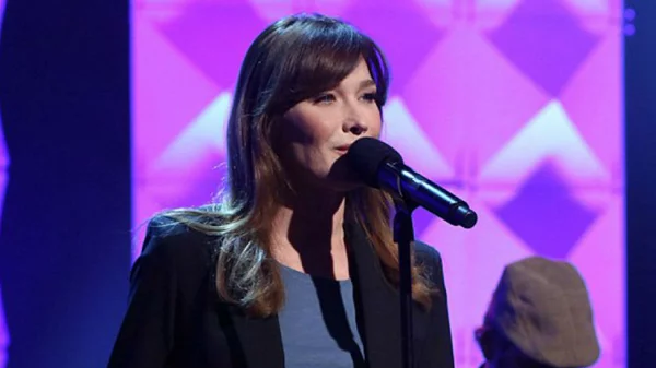 Ξεκίνησαν οι προπωλήσεις για τις συναυλίες της Carla Bruni