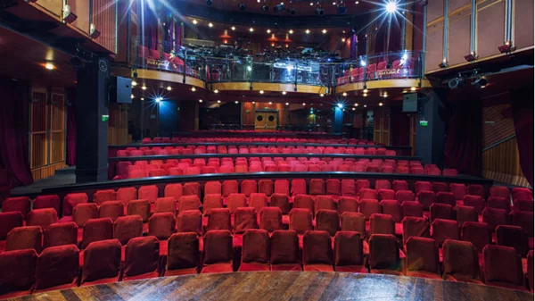 20 χρόνια «Γυάλινο», σε 3 μέρες, με 80 καλλιτέχνες