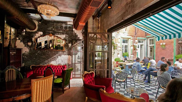 Τσαλαπετεινός ενός έτους