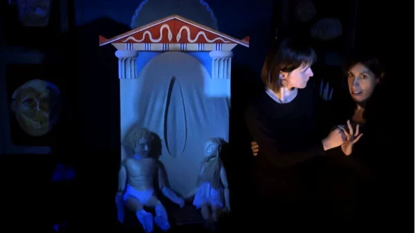 «Αγαλματάκια Ακούνητα... μέρα ή νύχτα;» από το Θέατρο Σκάλα
