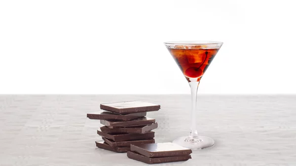 4 dark συνδυασμοί για after office drinking 