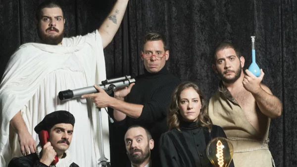 Ο Γιάννης Σαρακατσάνης καλεί τα παιδιά σε ένα παιχνίδι εφευρέσεων 