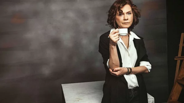 Η Ασλί Ερντογάν πήρε πίσω το διαβατήριο της από τον Ταγίπ Ερντογάν και έρχεται στο Μέγαρο