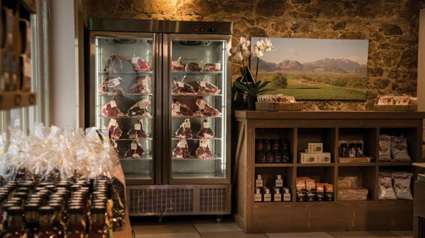 Το εστιατόριο της Φάρμας Μπράλου ανοίγει στη Μηλιώνη