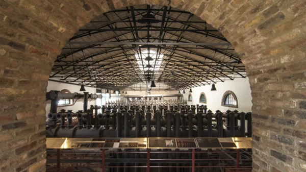 Ολόκληρη η ιστορία της βιομηχανίας της Αθήνας σε μια βόλτα στην Τεχνόπολη