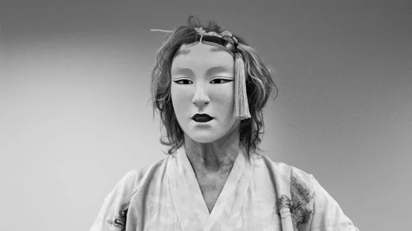 «Το τραγούδι της αιώνιας θλίψης» με το θέατρο Νο να είναι μουσικό