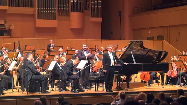 Η ΚΟΑ στο -ρομαντικό- στοιχείο της και σε… φόρμα