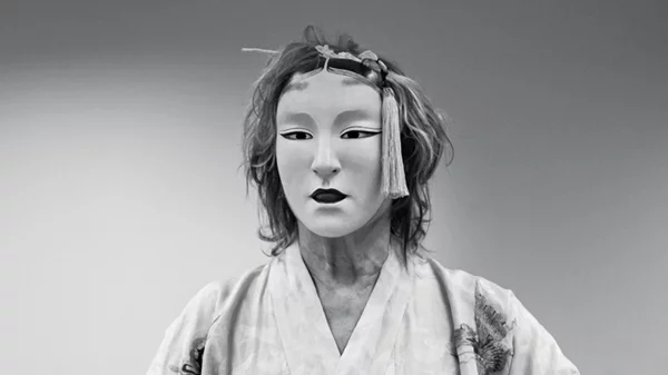 Ο Φίλιππος Τσαλαχούρης μας μιλά για το πώς μαζί με τον Μιχαήλ Μαρμαρινό μετατρέπουν το Θέατρο Νο σε μουσική συμφωνία 