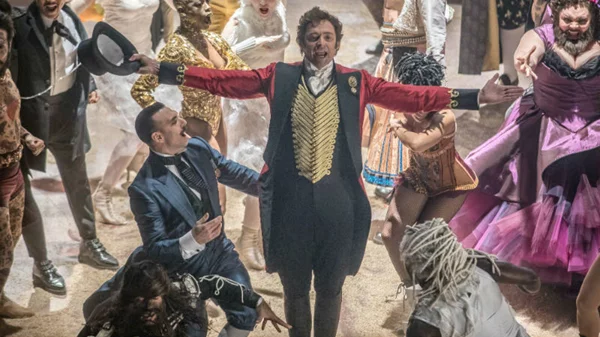 Ο Χιού Τζάκμαν είναι ο «Greatest Showman» στα καλύτερα τρέιλερ της εβδομάδας