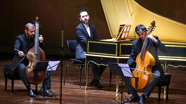 Η εκλεπτυσμένη ευγένεια και ο στοχαστικός κόσμος της βιόλας ντα γκάμπα 