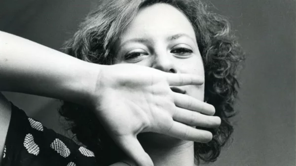 Το Flix it παρουσιάζει τη Λένα Πλάτωνος όπως δεν την έχετε ξαναδεί