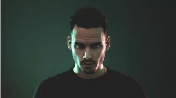 Ο Nicolò θέλει να μιλούν όλοι για τα parties του