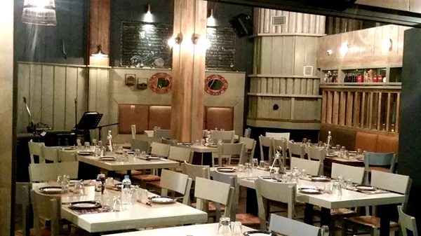 Τα Μελίσσια... «Άνω Κάτω» 