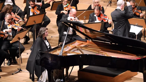 Η ΚΟΑ απέναντι στο μεγάλο ρεπερτόριο και μία σπουδαία σολίστ (Λεόνσκαγια)