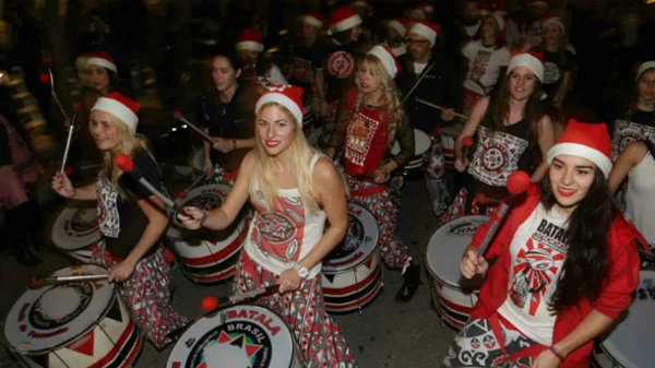 «Νικητήριο» ξεφάντωμα στο κέντρο της Αθήνας 