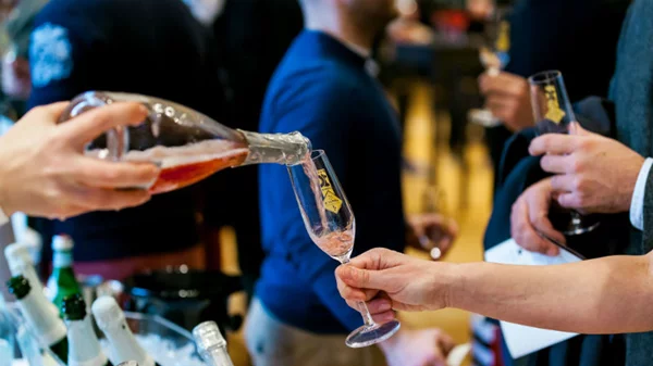 «Αφρός και φυσαλλίδες» λίγο πριν τα Χριστούγεννα